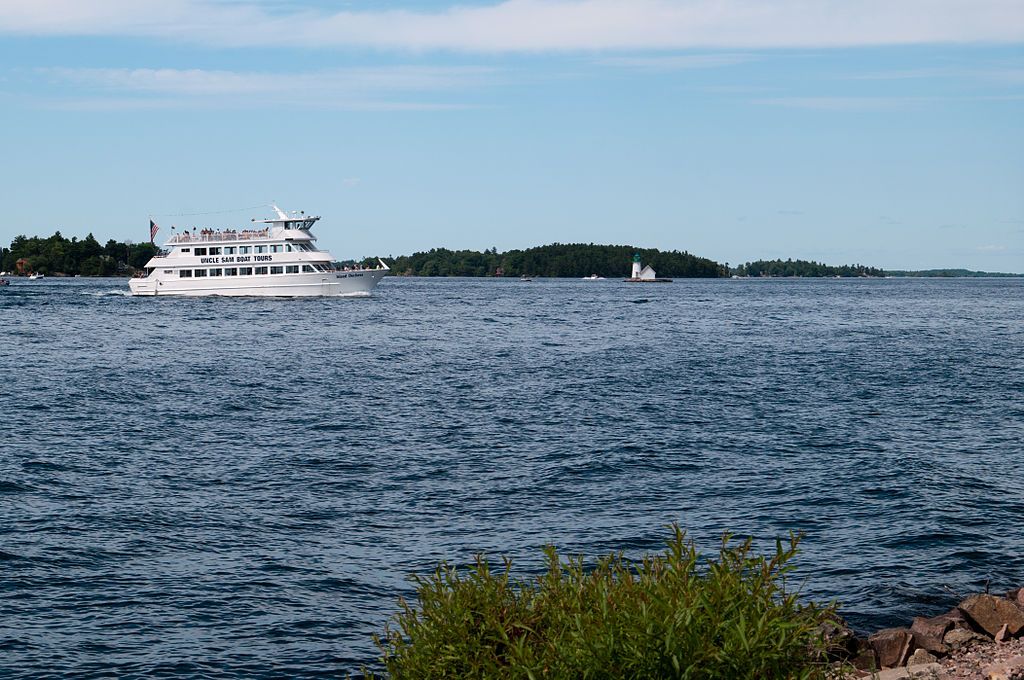 View of Uncle Sam's Boat Tours sailing