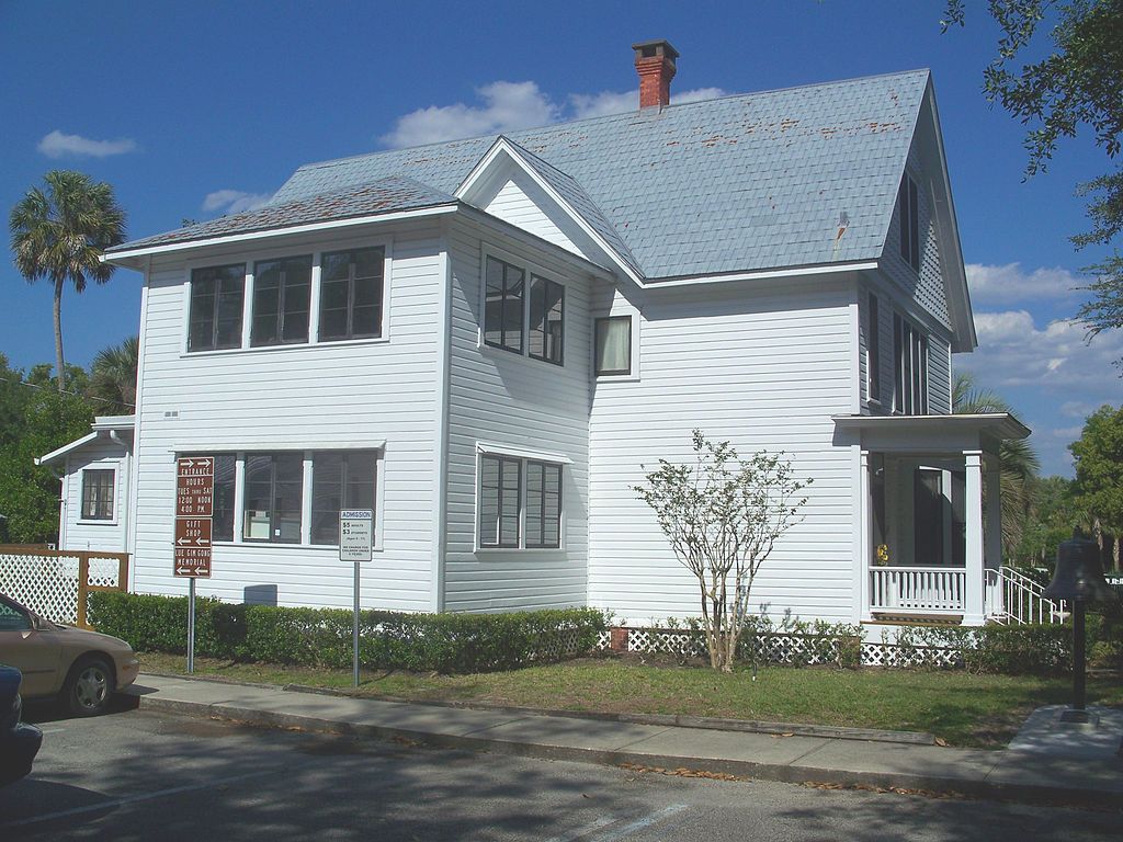 Facade of DeLand House Museum