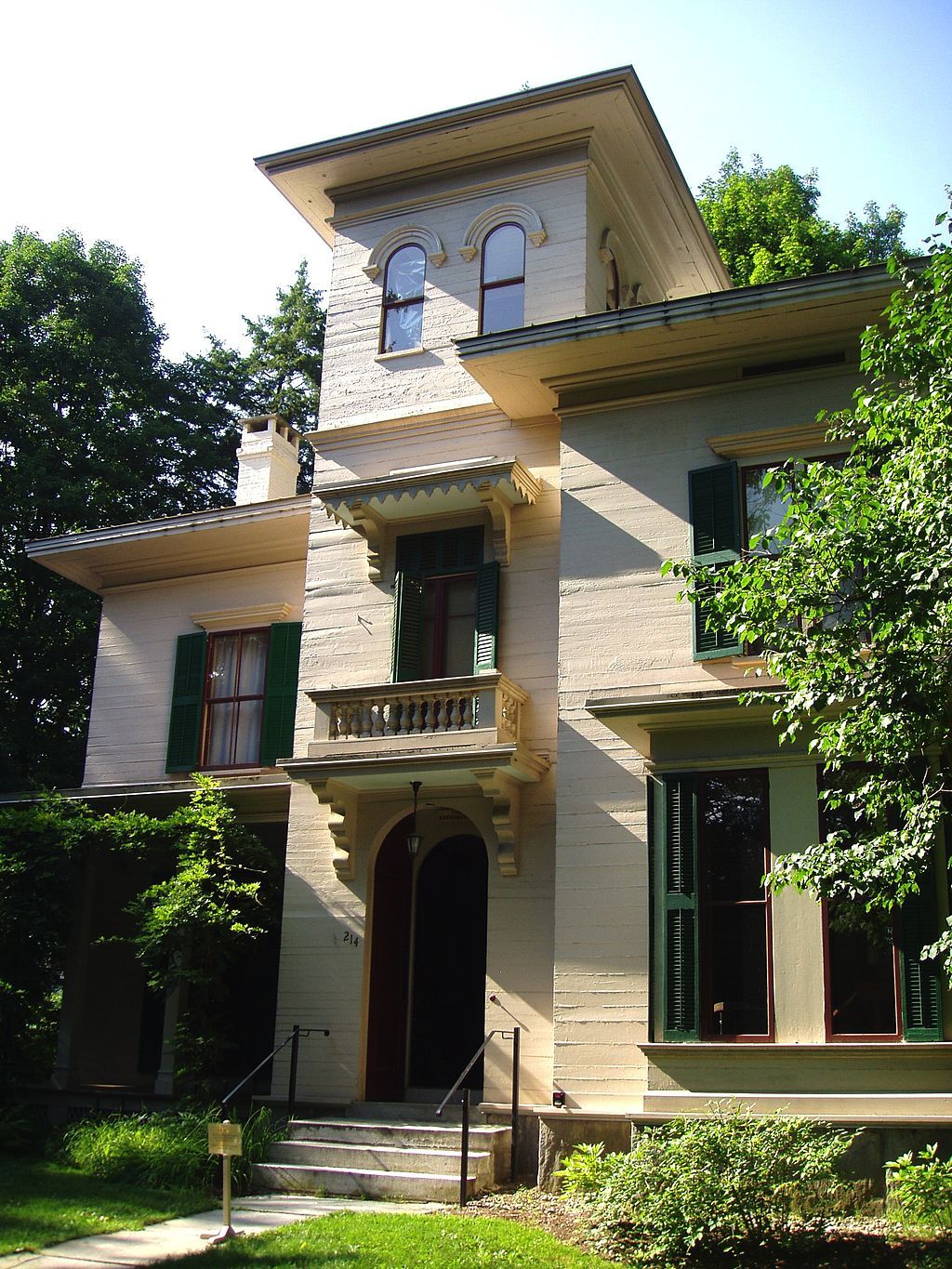 Outside View of Emily Dickinson Museum