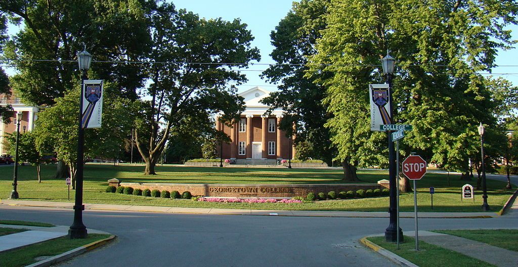 Giddings Hall at Georgetown College