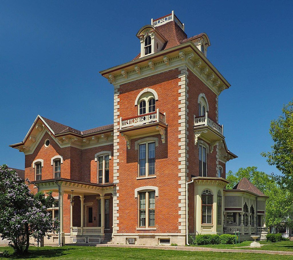 Outside the Huff-Lamberton House