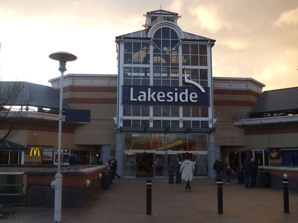 Front View of Lakeside Shopping Center