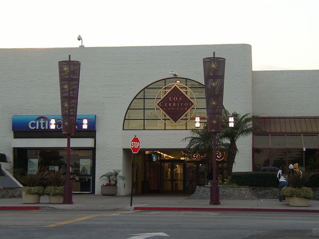 View of Los Cerritos Center