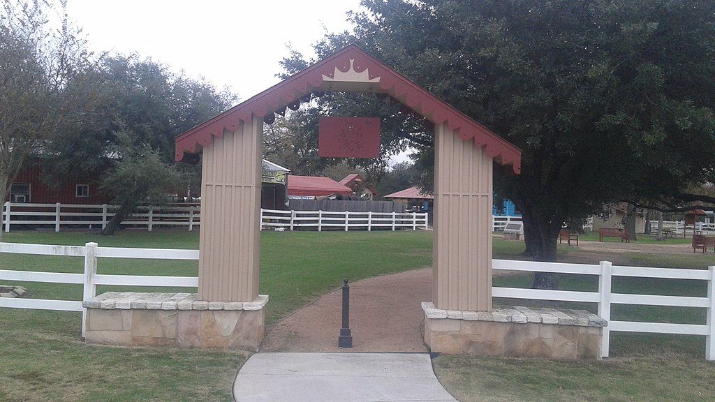 Entrance of Magnolia Stroll