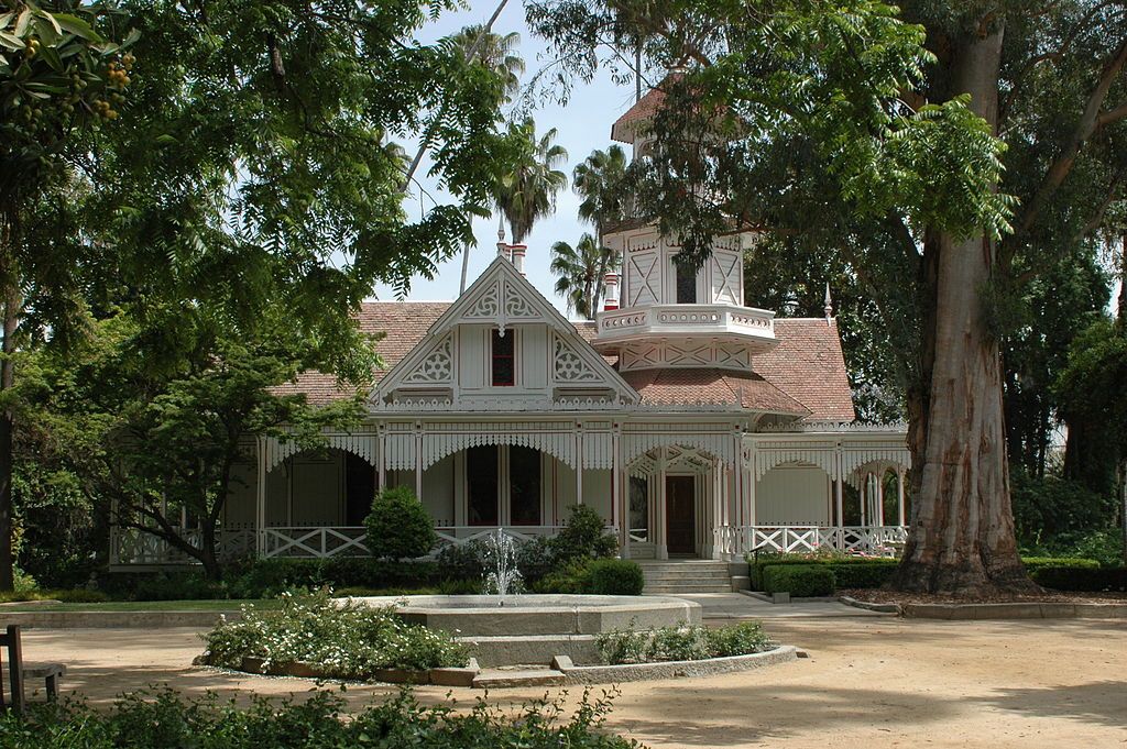 Front View of Queen Ann Cottage and Coach Barn