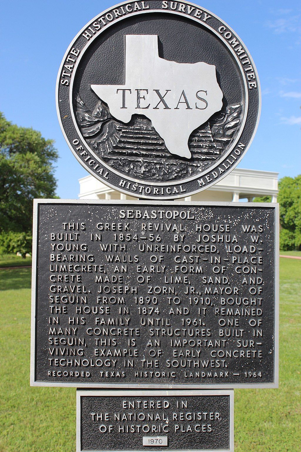 Front View of Sebastopol House Historic Site