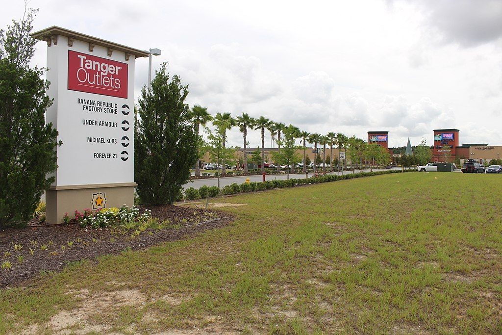 Outside View of Tanger Outlets Savannah