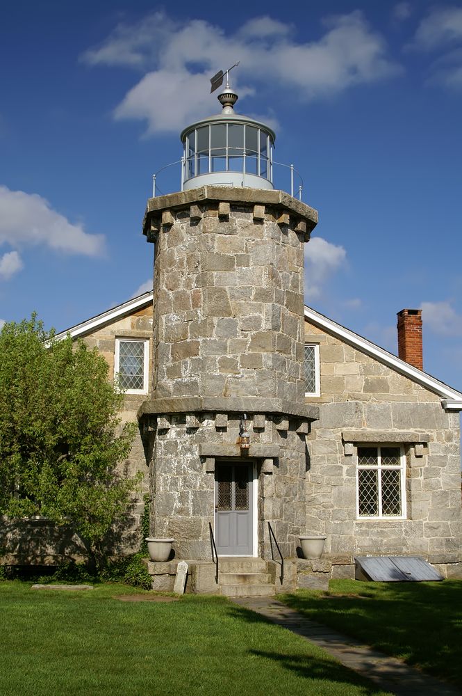 Exterior of the Stonington Lighthouse Museum.
