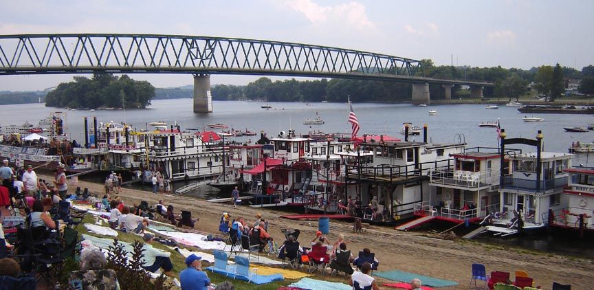 People at the Ohio River Sternwheel Festival