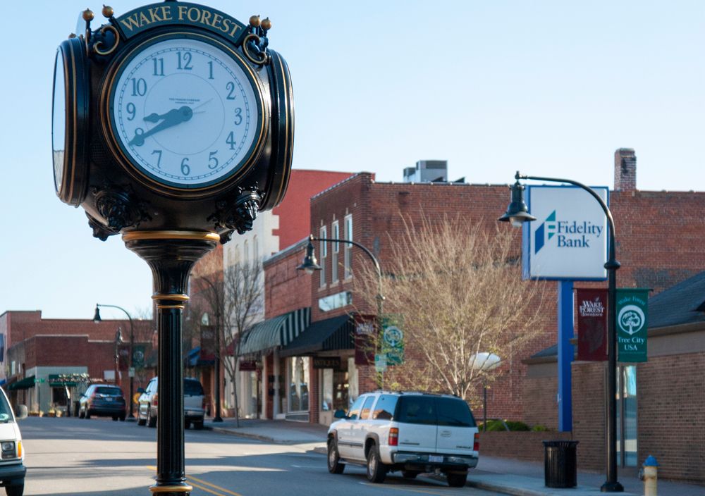 A street clock at Downtown Wake Forest.