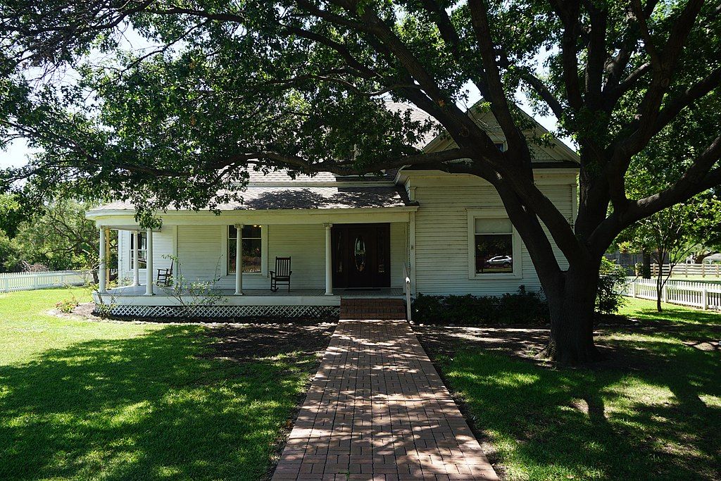 Facade of  A. W. Perry Homestead Museum