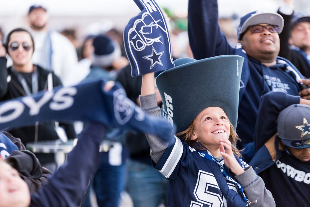 People cheering for their favorite teams at AT&T Stadium