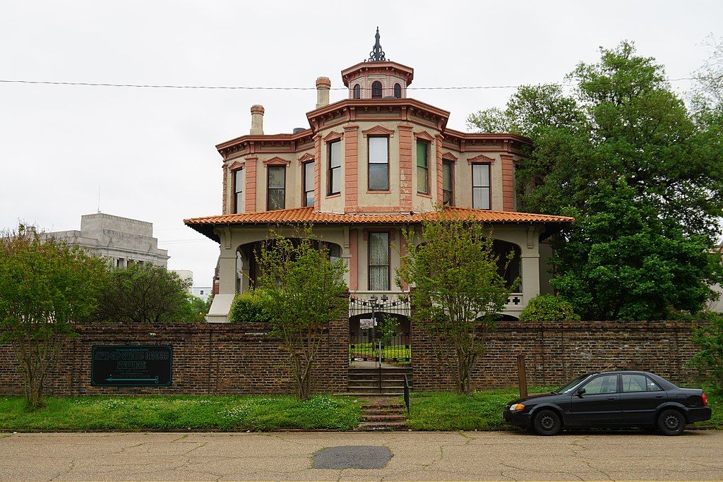 Front view of Draughon-Moore Ace of Clubs House