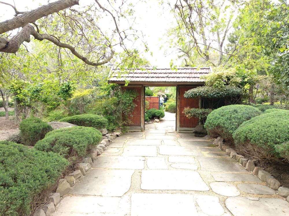 Japanese styled door way at Himeji Garden