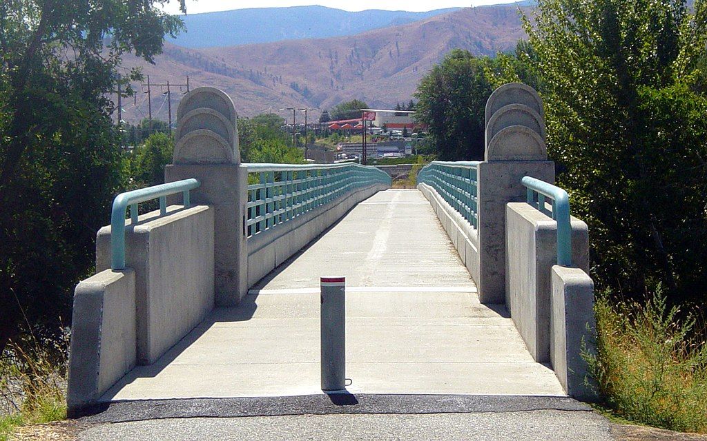 Foot bridge in Apple Capital Recreation Loop Trail