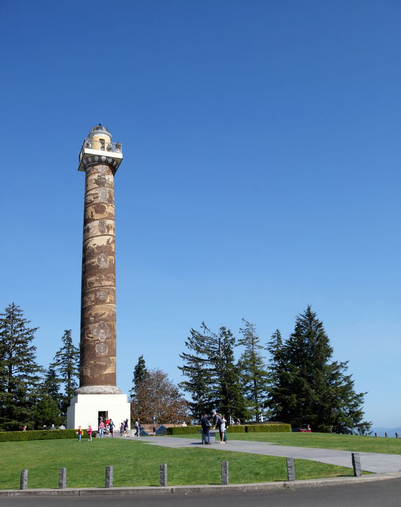 Daytime view of Astoria Column