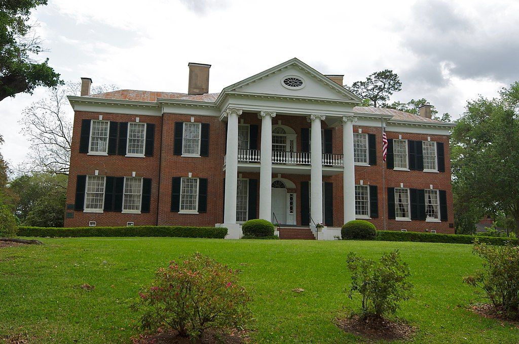 Exterior of Auburn Museum & Historic Home in Natchez