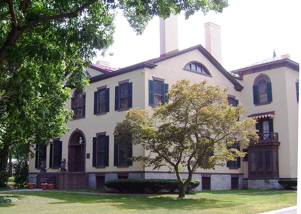 Side facade of Seward House Museum