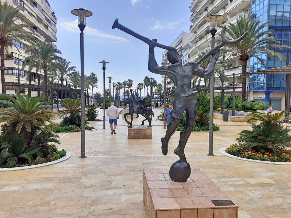 Sculptures at Avenida Del Mar