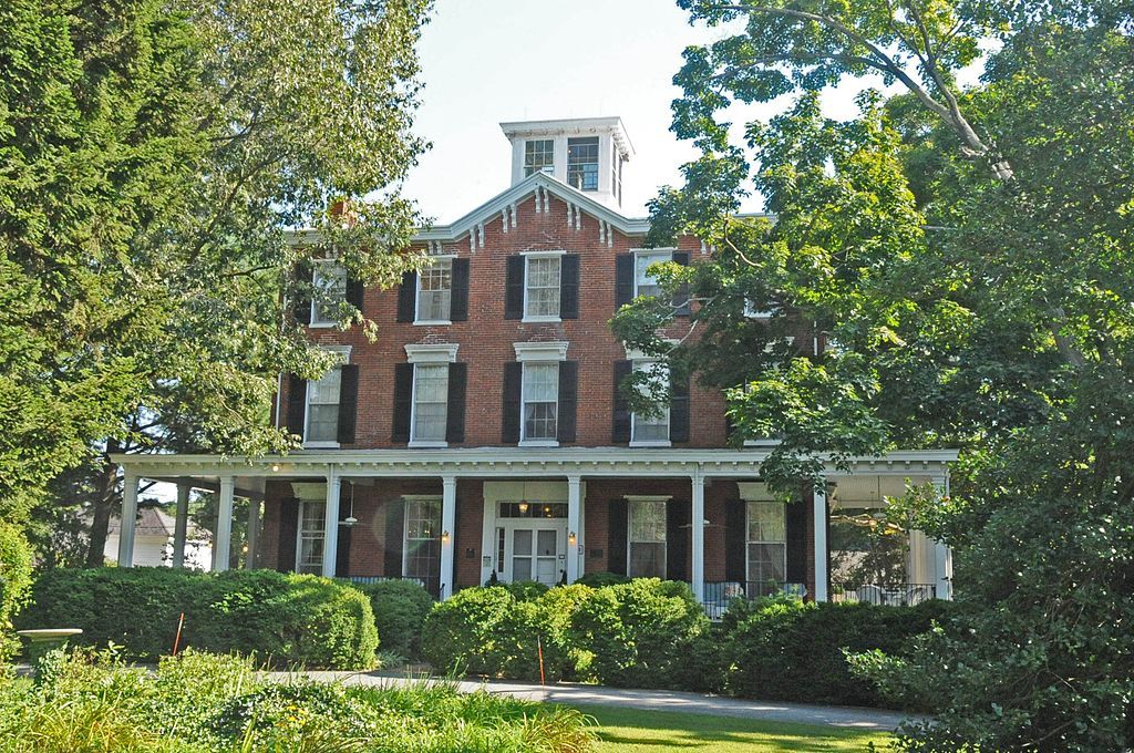 Front view of Brampton Bed and Breakfast Inn