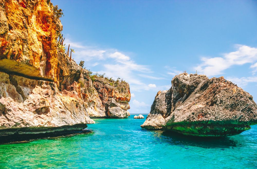 Scenic view of the turquoise water and rocks at Bahia de las Aguilas