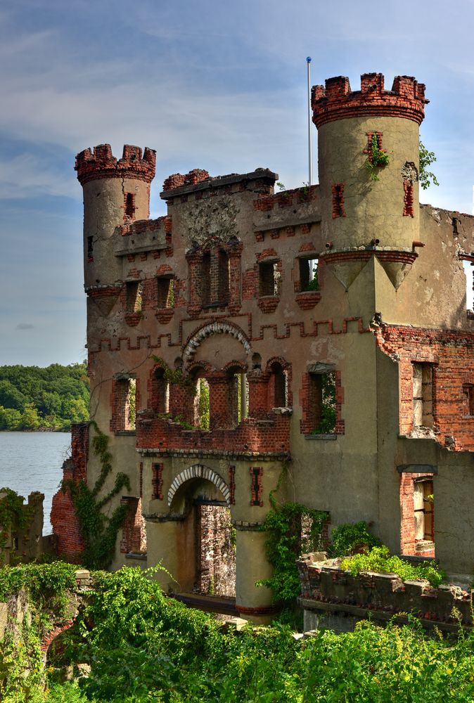 Close up of the ruins of Bannerman Castle