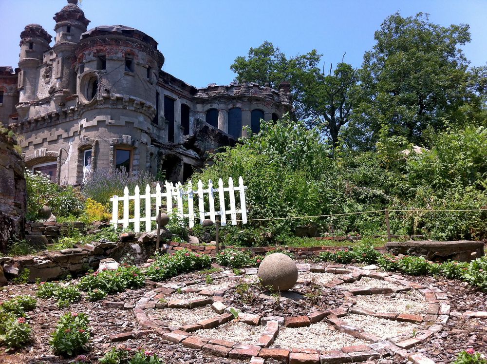 Ruins at Bannerman Castle
