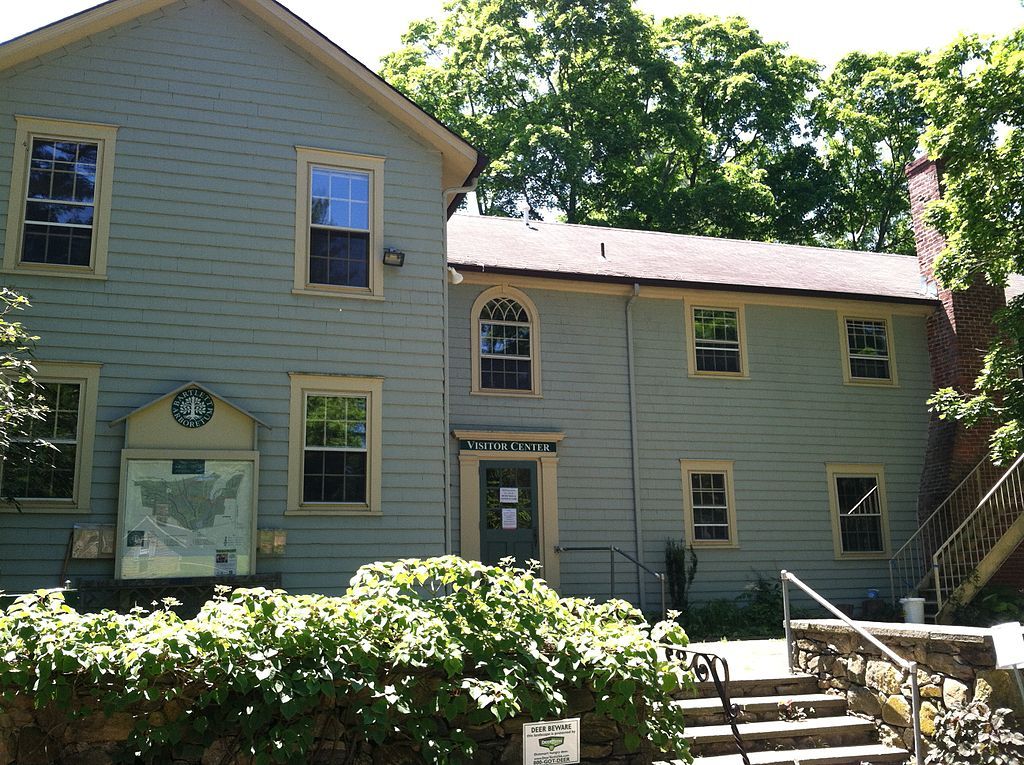Front View of Bartlett Arboretum and Gardens