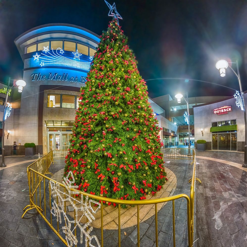 Huge Christmas tree at Bay Plaza