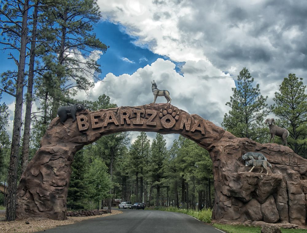 Entrance arch of Bearizona Wildlife Park