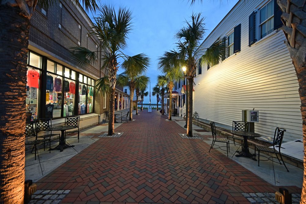 Shops and restaurants at Beaufort Historic District