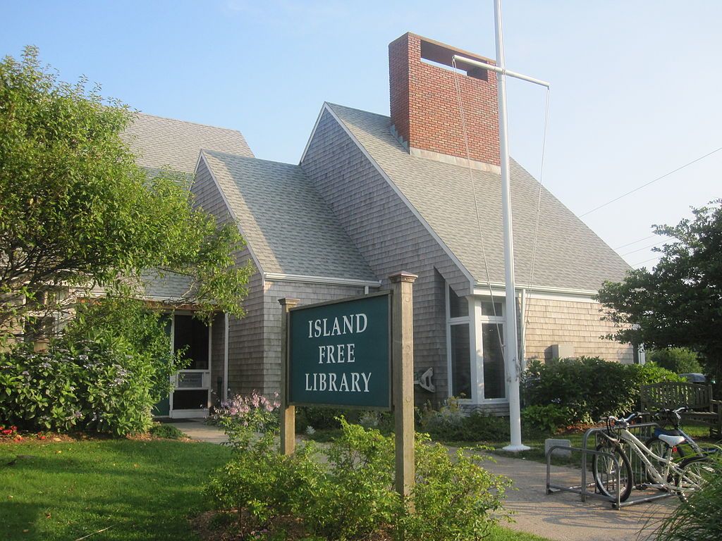 Front view of Island Free Library