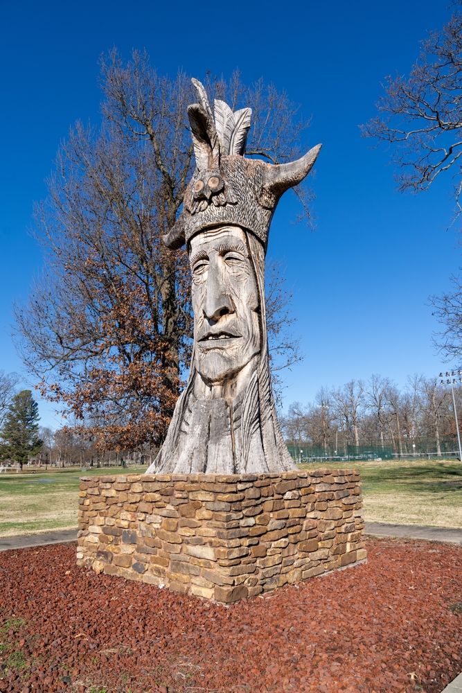 Tree sculpture at Bob Noble Park