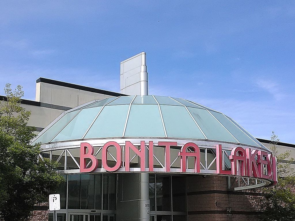 Building sign of Bonita Lakes Mall