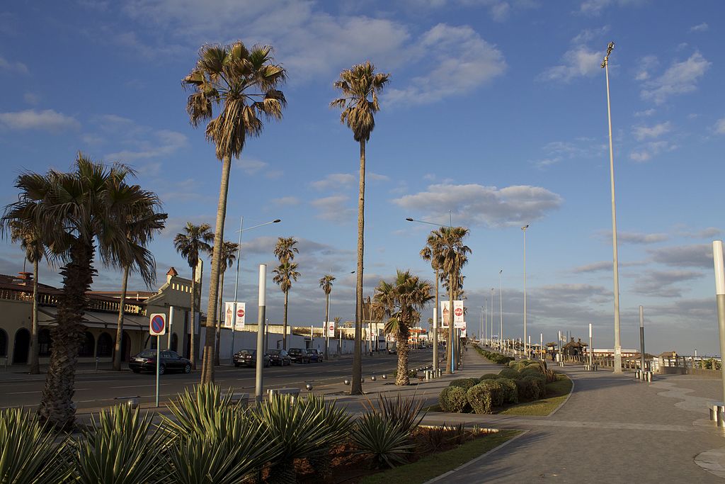 Daytime view of Boulevard de la corniche
