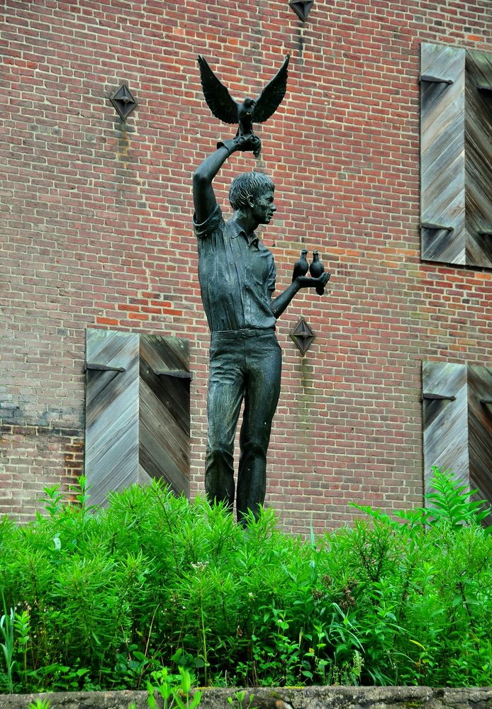 Statue at Brandywine River Museum of Art