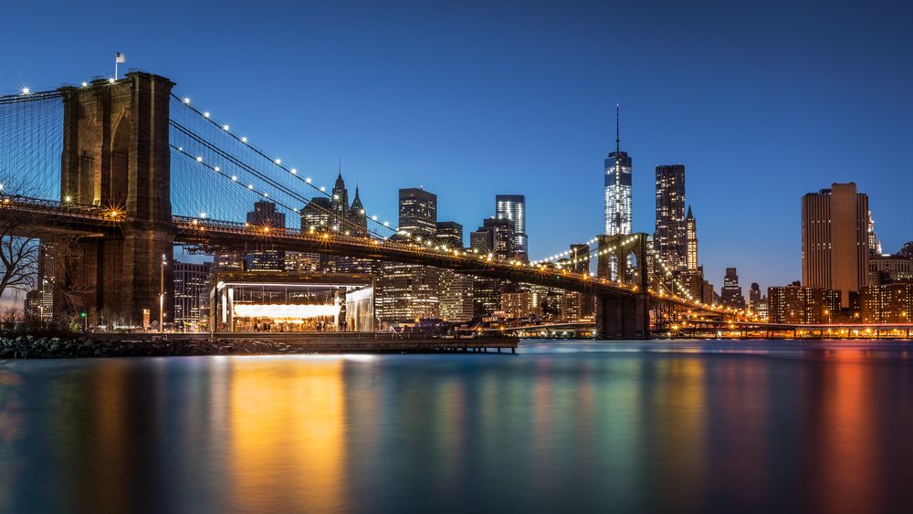 Night view of Brooklyn Bridge