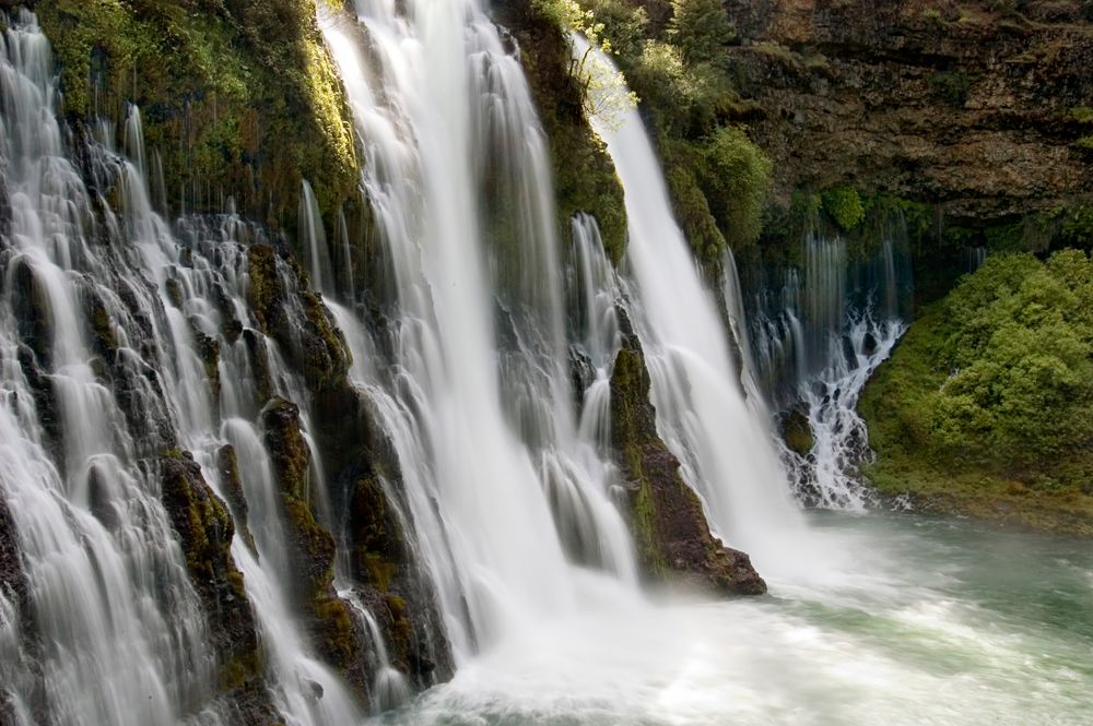 Water cascades of Burney Falls State Park