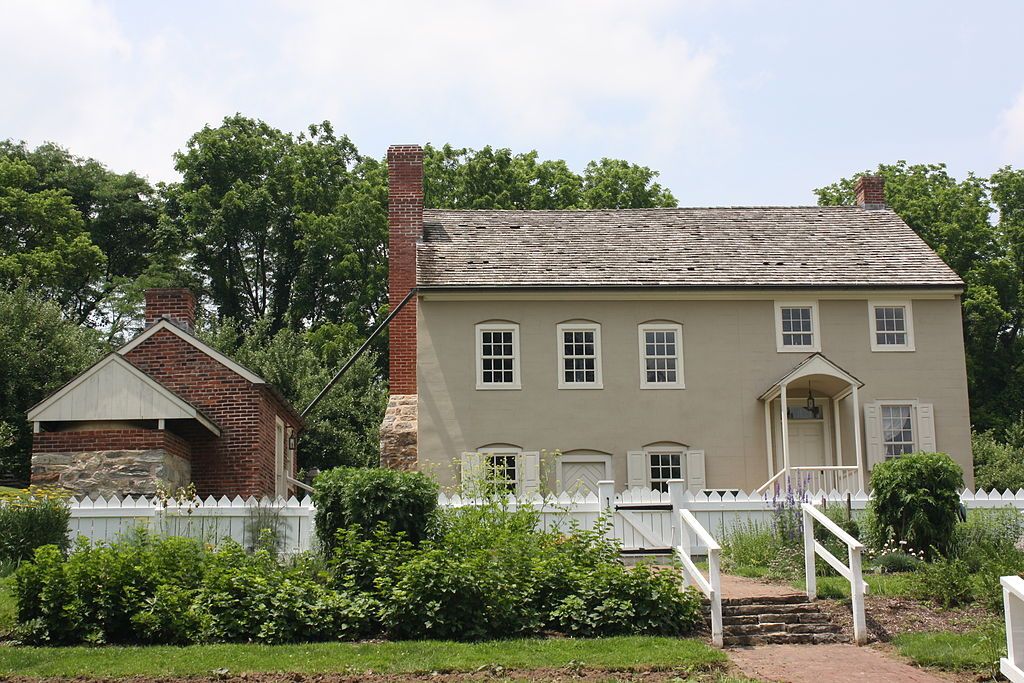 Front view of Burnside Plantation