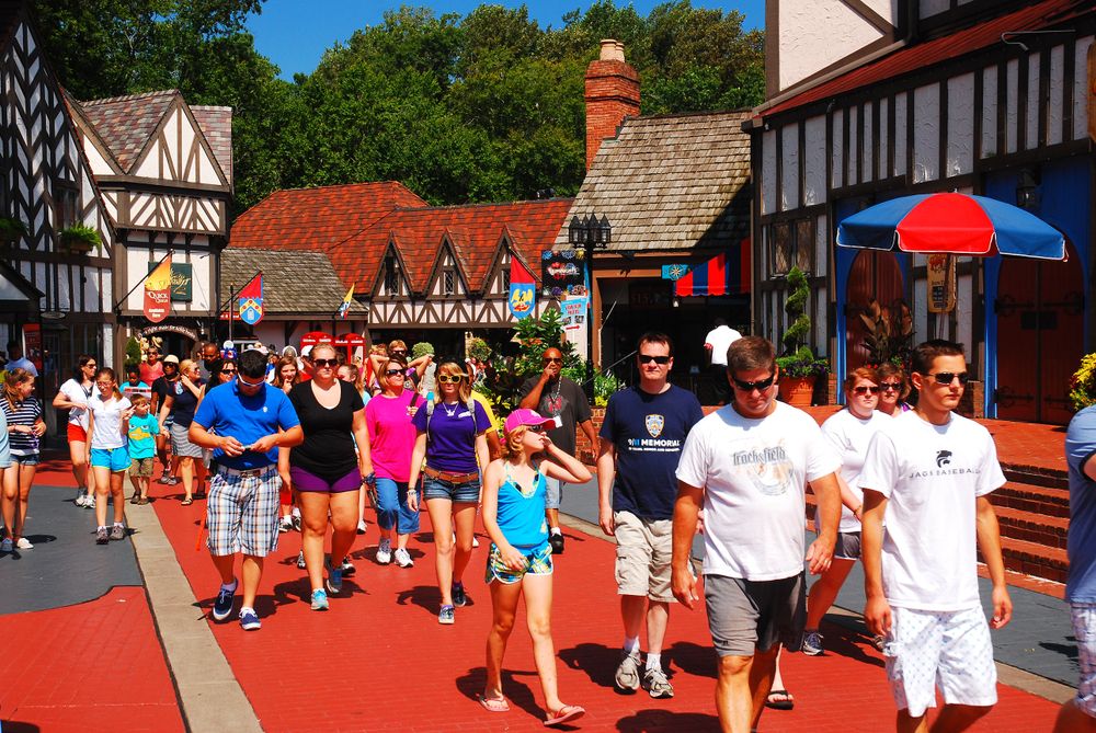 Visitors strolling at Busch Gardens, Williamsburg