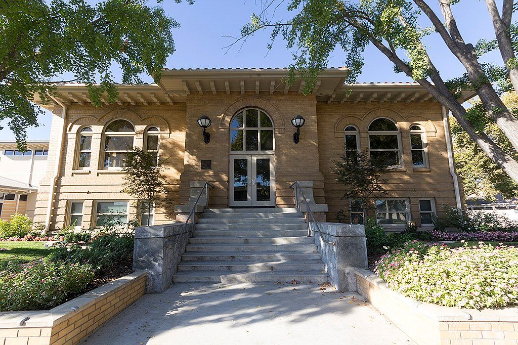 Facade of Carnegie Library