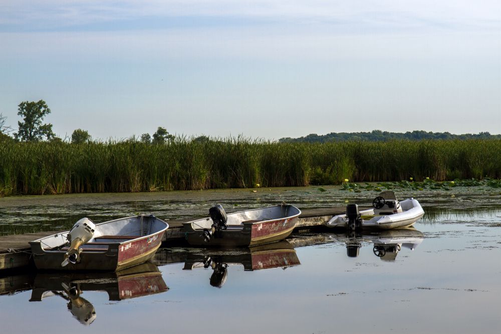Motor boats at Chain O' Lakes State Park