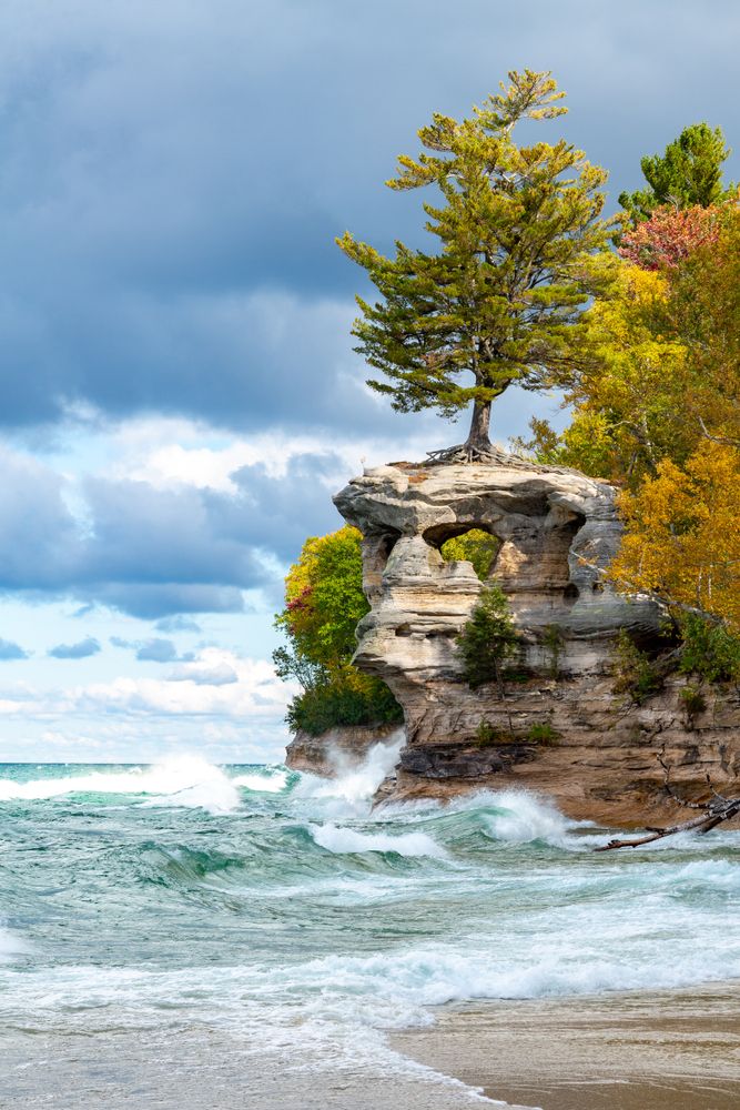 Waves crashing on the Chapel Rock