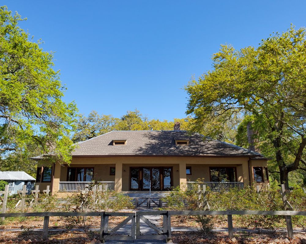 Exterior view of Charnley-Norwood House