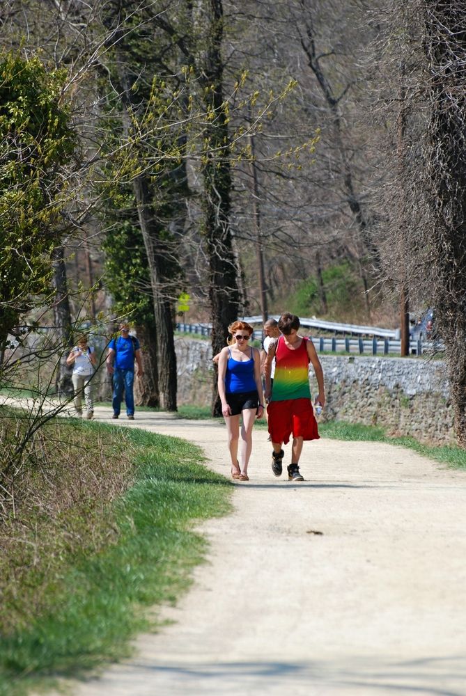 People strolling around the Chesapeake and Ohio Canal