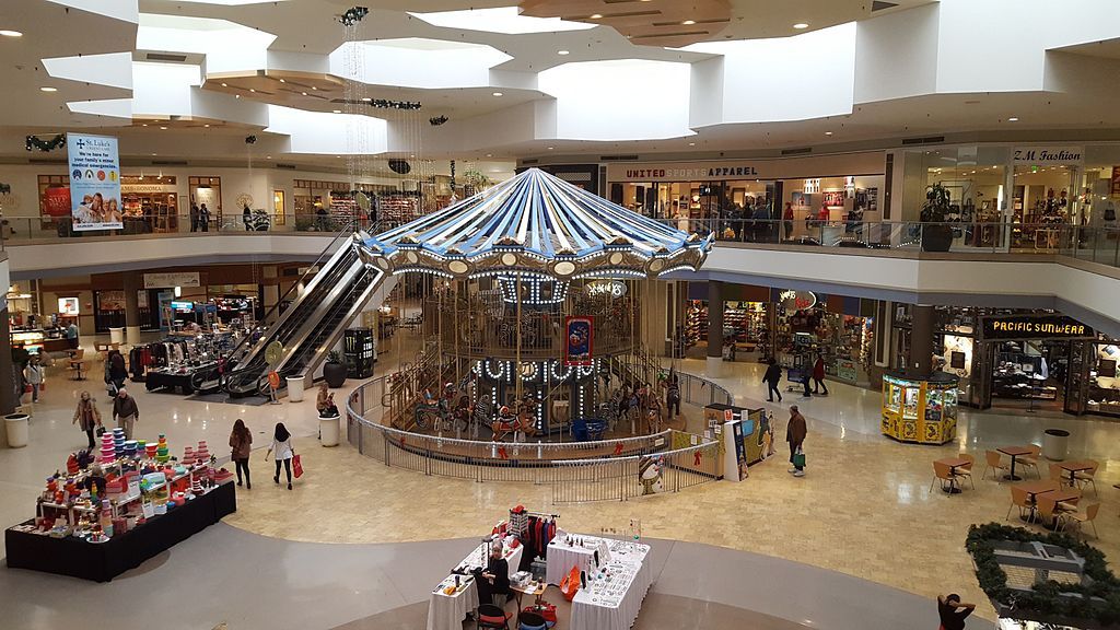 Inside view of Chesterfield Mall
