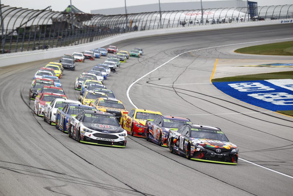 Racing cars at Chicagoland Speedway
