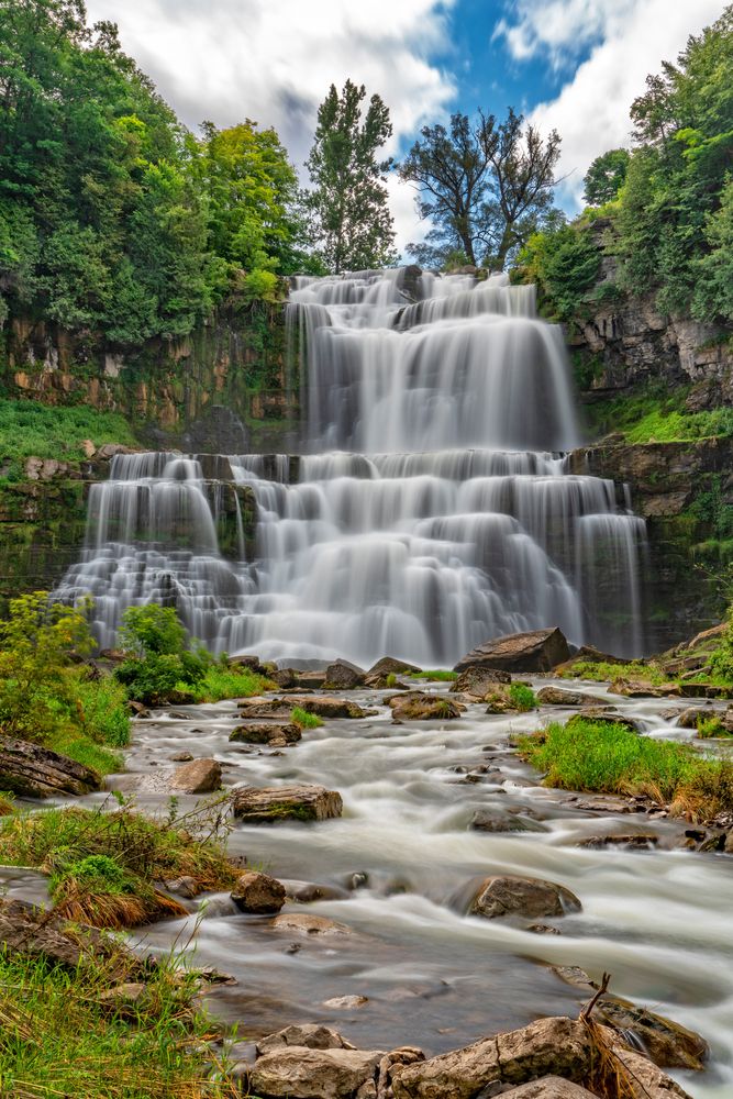 Rushing waters at Chittenango Falls State Park