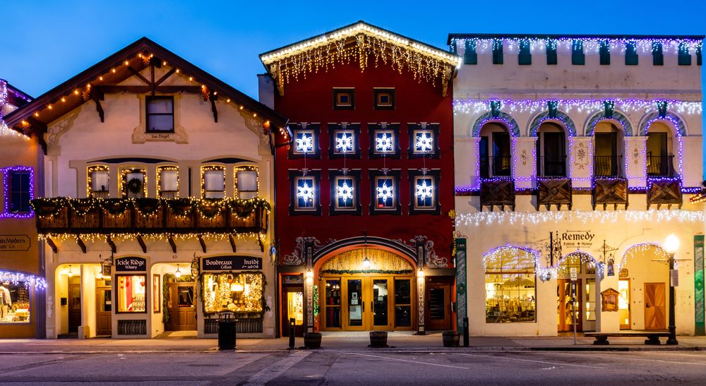 Shops and houses decorated for Christmas in Leavenworth