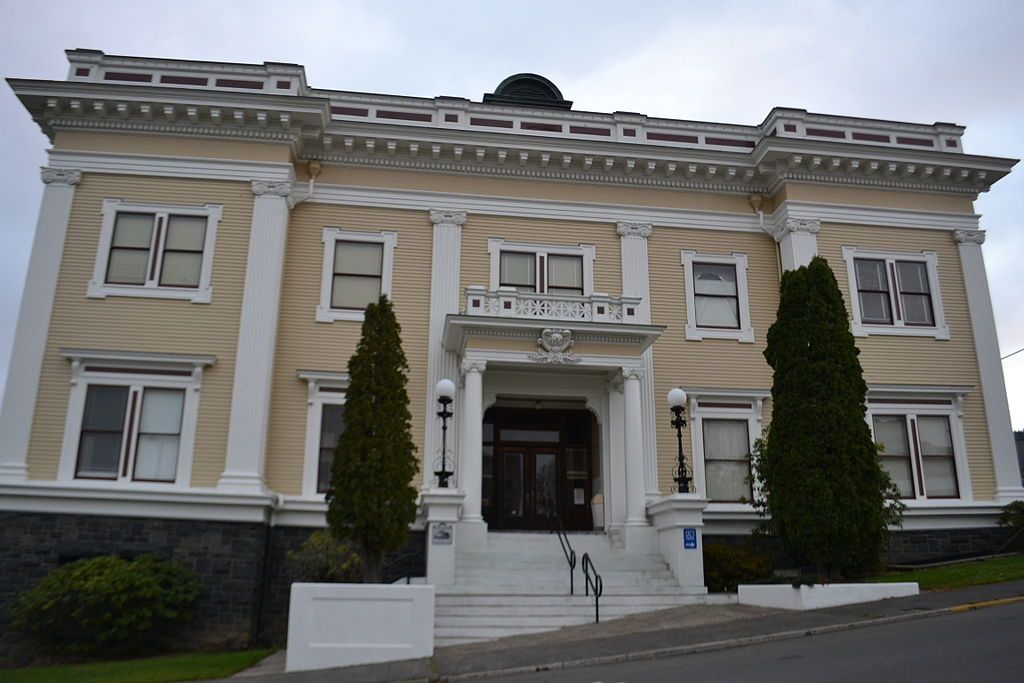 Front view of the Clatsop County Historical Society
